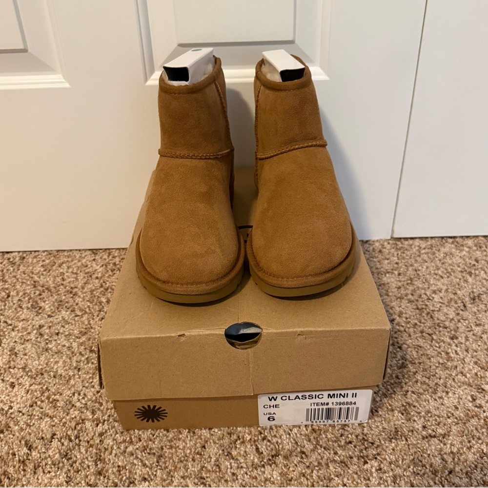 UGG Women’s Classic Mini II